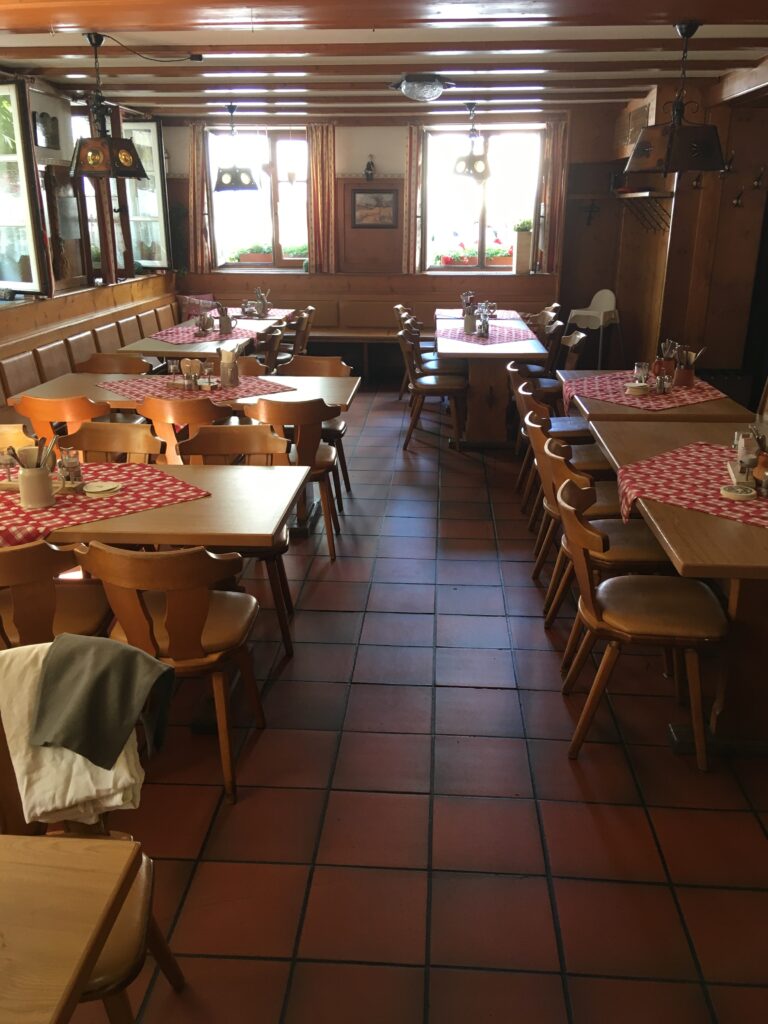 Bauerntanz-Gaststube-B2-768×1024 (1)