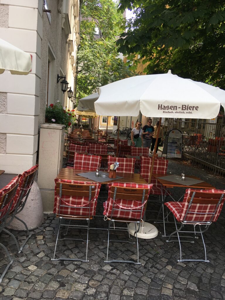 Gaststaette-Bauerntanz-Biergarten-seitlich-768×1024 (1)